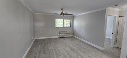 Las Palmas Senior Living in Hialeah, FL - Foto de edificio - Building Photo