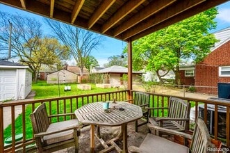 2180 Vernier Rd in Grosse Pointe Woods, MI - Building Photo - Building Photo