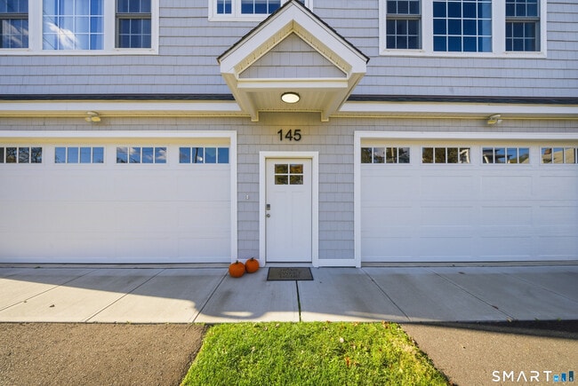 145 Brentwood Ave in Fairfield, CT - Building Photo - Building Photo