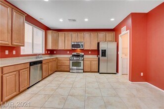 10429 Scotch Elm Ave in Las Vegas, NV - Building Photo - Building Photo