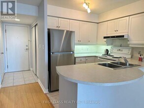 2 Rean Dr in Toronto, ON - Building Photo - Building Photo