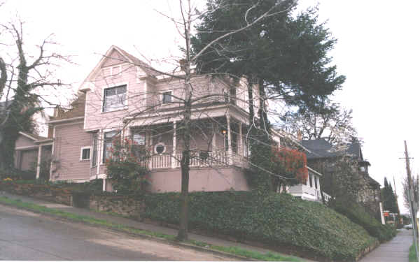 3735 SW Hood Ave in Portland, OR - Building Photo - Building Photo