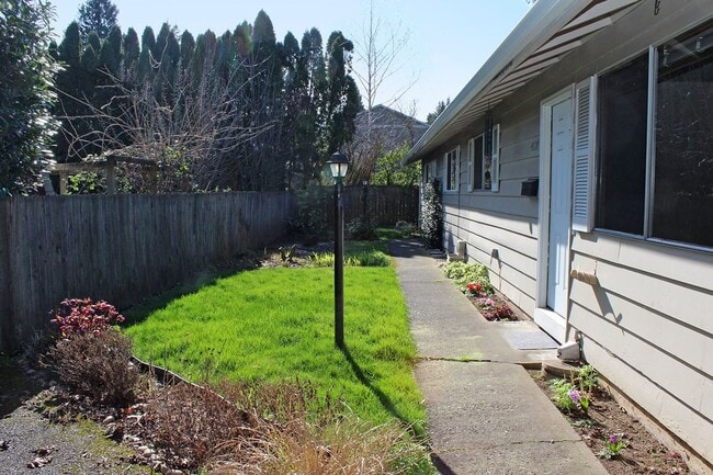 4122-4130 SE Howe St in Milwaukie, OR - Building Photo - Building Photo