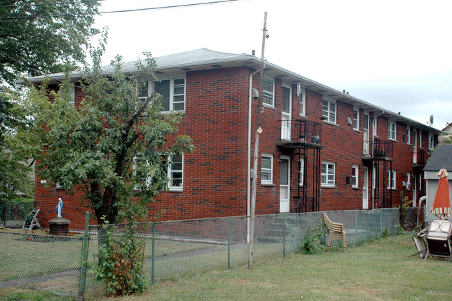 210 Walter St in Linden, NJ - Building Photo - Building Photo