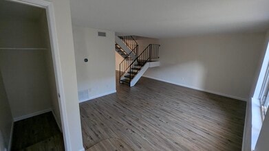 2260 N Indian Canyon Dr in Palm Springs, CA - Building Photo - Building Photo