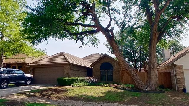 2739 Sedgeway Ln in Carrollton, TX - Building Photo