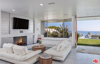 41700 Pacific Coast Hwy in Malibu, CA - Building Photo - Building Photo