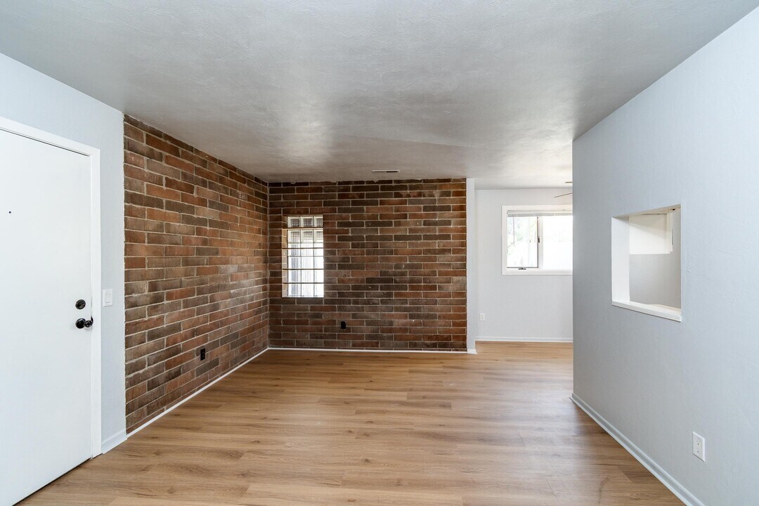 236 N Fair Oaks Ave in Madison, WI - Building Photo