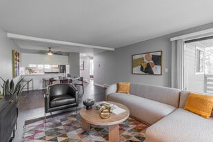 Veri on Cascade in Oregon City, OR - Building Photo