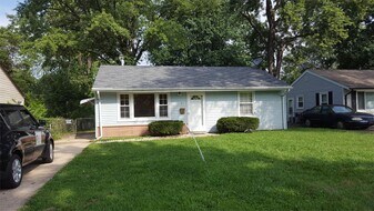 21 Mary Ann Ct in Florissant, MO - Building Photo