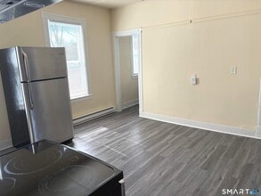 137 Clifton St in Wallingford, CT - Foto de edificio - Building Photo