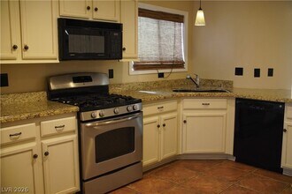 8037 N Cabbage Cove St in Las Vegas, NV - Building Photo - Building Photo