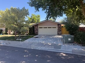 2845 Glenwood Ct in Reno, NV - Building Photo - Building Photo