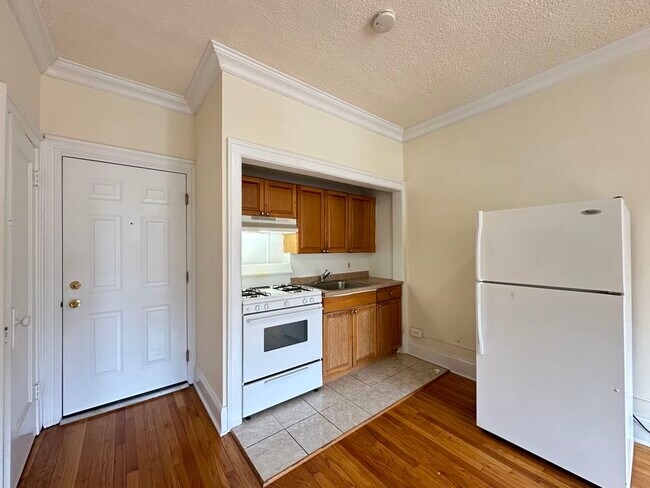 2737 N Spaulding Ave in Chicago, IL - Building Photo - Building Photo