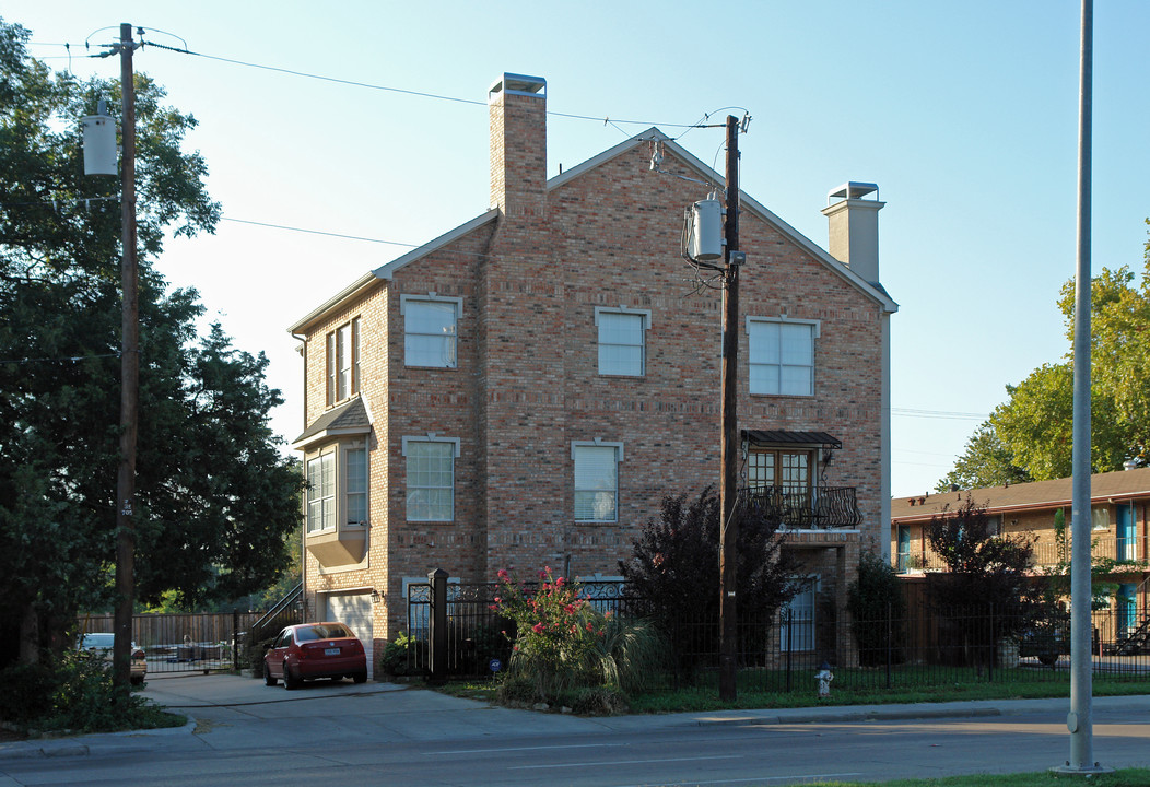 4618 Columbia Ave in Dallas, TX - Foto de edificio