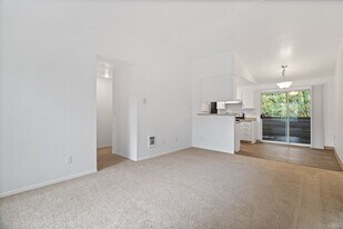 CEDAR MILL VILLAGE APARTMENTS in Portland, OR - Building Photo