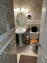 6570 W 2nd Ct, Unit 01 in Hialeah, FL - Foto de edificio - Building Photo
