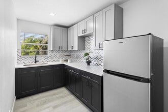 1882 Lake St in Oviedo, FL - Building Photo - Building Photo