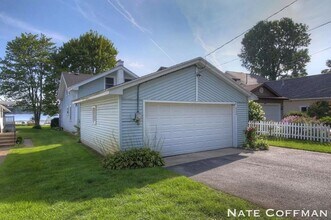 6894 Farrell Dr NE in Rockford, MI - Building Photo - Building Photo