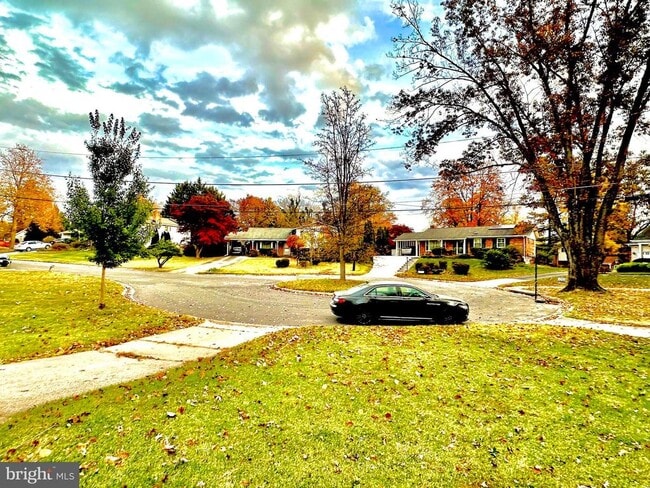 property at 5 Charen Ct
