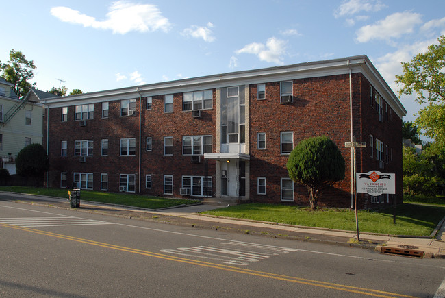 AJM Gardens in East Orange, NJ - Foto de edificio - Building Photo