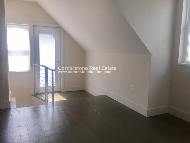 24 Washburn St, Unit 1 in Boston, MA - Building Photo - Building Photo