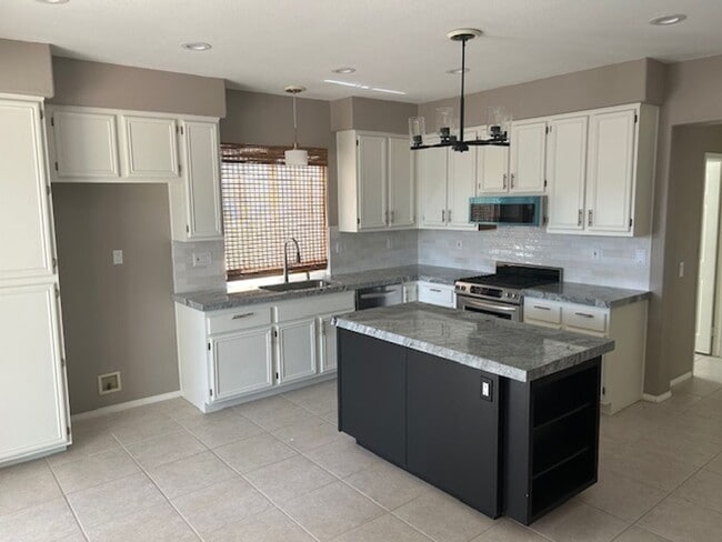 32419 Pensador St in Temecula, CA - Building Photo - Building Photo