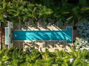 133 NE 2nd Ave in Miami, FL - Building Photo - Building Photo