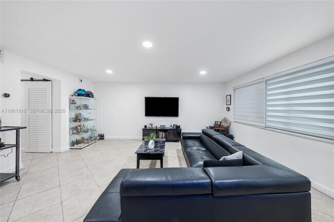 9971 W Bay Harbor Dr in Bay Harbor Islands, FL - Building Photo - Building Photo