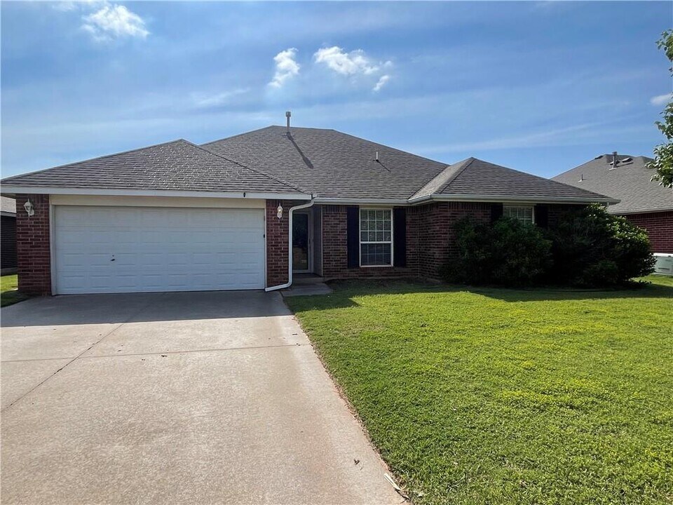 419 S Pointe Ln in Mustang, OK - Building Photo
