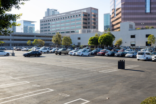 Alexan West End in Long Beach, CA - Foto de edificio - Building Photo