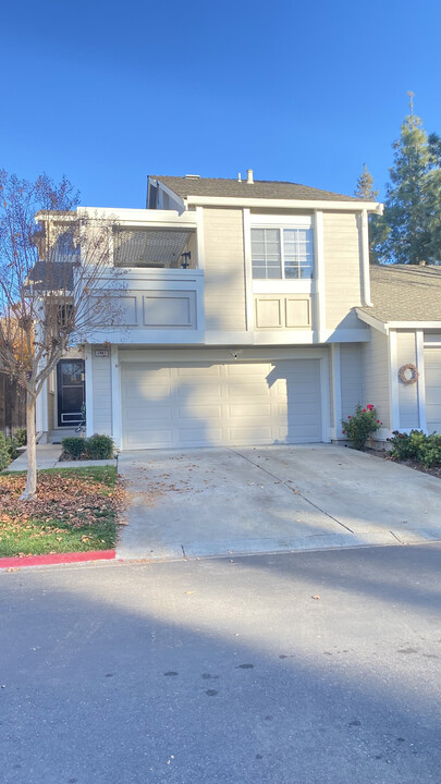 1947 Fiorio Cir in Pleasanton, CA - Building Photo