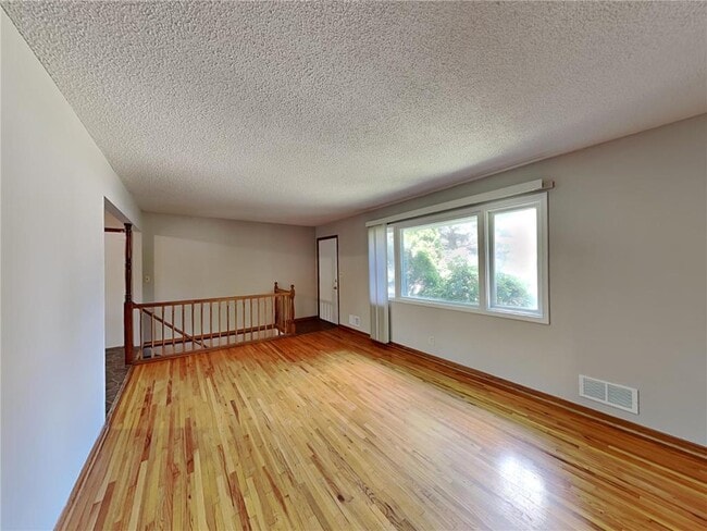 1218 Skillman Ave E in Maplewood, MN - Building Photo - Building Photo