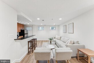 610 Bashford Ln in Alexandria, VA - Building Photo - Building Photo