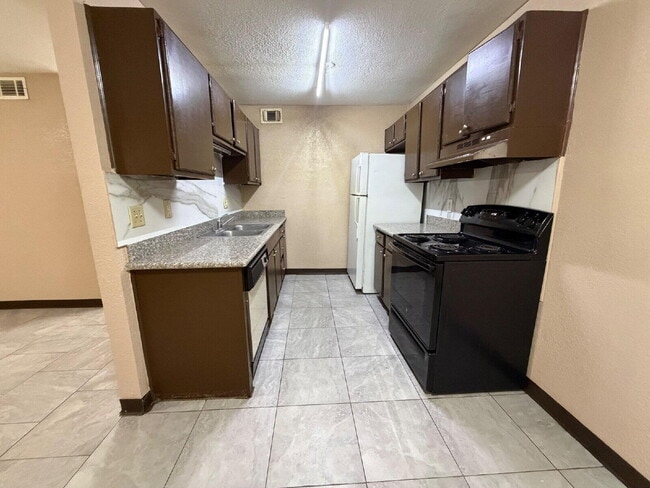 226 Cherry St in Levelland, TX - Building Photo - Building Photo