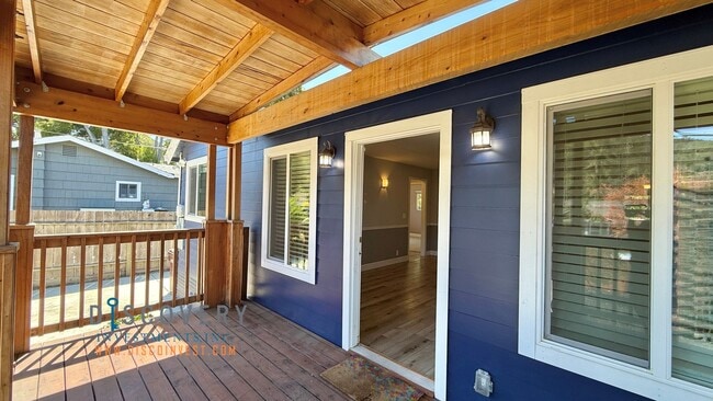 6225 Hillmont Dr in Oakland, CA - Building Photo - Building Photo
