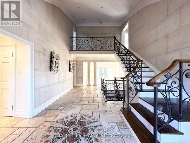 16 Brian Cliff Dr in Toronto, ON - Building Photo - Building Photo