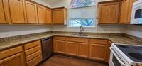 1526 SW Waterstone Dr in Grants Pass, OR - Foto de edificio - Building Photo