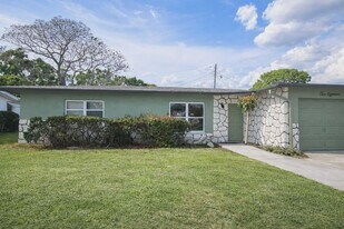 218 Olive Ave in Port St. Lucie, FL - Building Photo