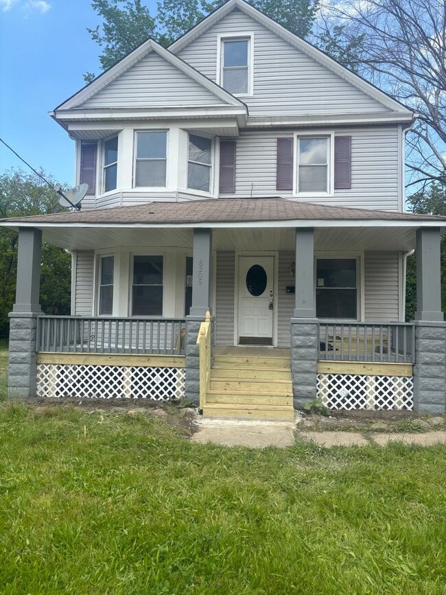 property at 8205 Laumar Ave
