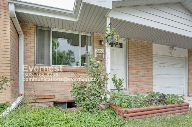 2895 S Ingalls Way in Denver, CO - Building Photo - Building Photo