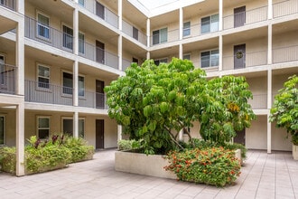 14412 Killion St, Unit 204 in Los Angeles, CA - Building Photo - Building Photo
