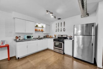 U Apartments @ Melrose in Phoenix, AZ - Building Photo - Building Photo