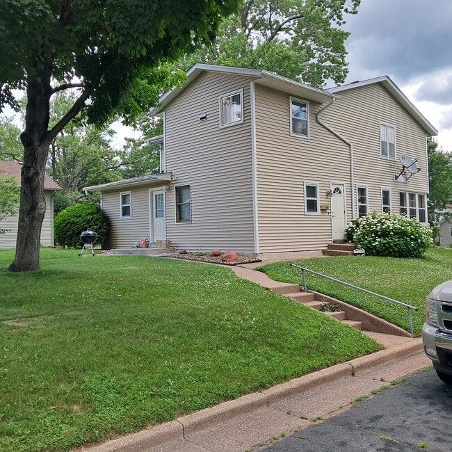 401 Lewis St in River Falls, WI - Building Photo - Building Photo