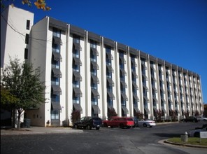 Heritage House Condominiums in Greensboro, NC - Building Photo - Building Photo