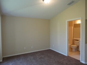 1739 Mosaic Forest Dr in Seffner, FL - Foto de edificio - Building Photo