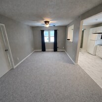 23 Valkyr Rd, Unit top floor in Rocky Point, NY - Building Photo