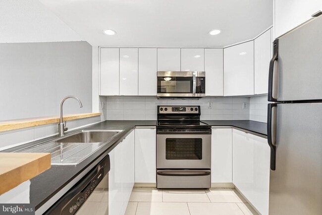 property at 2001 Hamilton St
