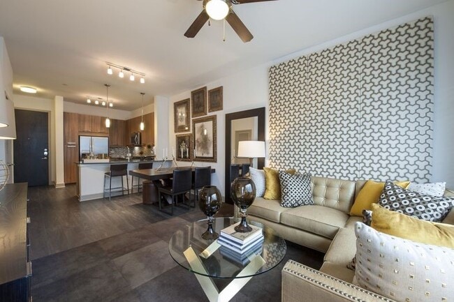 2111 Westheimer Rd in Houston, TX - Foto de edificio - Building Photo