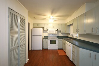 608 S College St in Hahira, GA - Building Photo - Building Photo